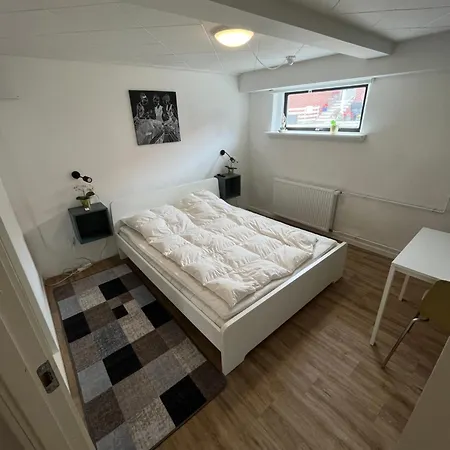 Cozy 3 Bedroom Garden With Parking Apartment *