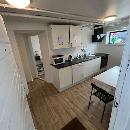 Cozy 3 Bedroom Garden With Parking Leilighet *