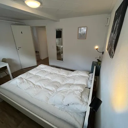 Cozy 3 Bedroom Garden With Parking