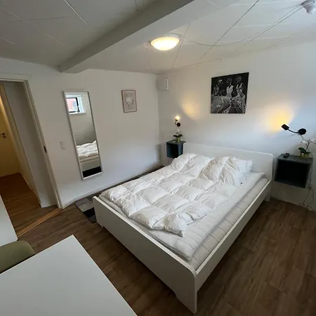 Apartment Cozy 3 Bedroom Garden With Parking