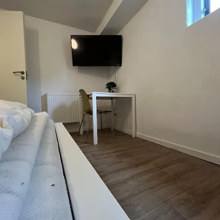 Cozy 3 Bedroom Garden With Parking