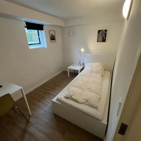 Cozy 3 Bedroom Garden With Parking