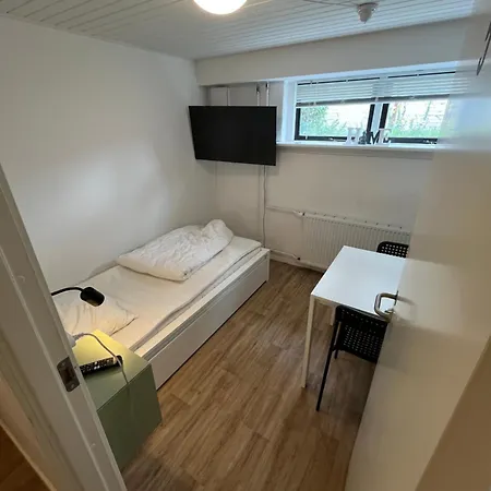 Cozy 3 Bedroom Garden With Parking Leilighet *