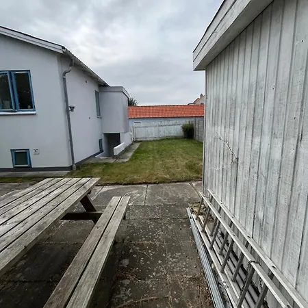 Cozy 3 Bedroom Garden With Parking Lägenhet *